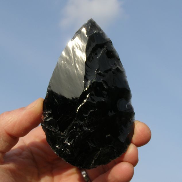 Výukový set – Malý pěstní klín z obsidiánu – obrázek 4 z 5