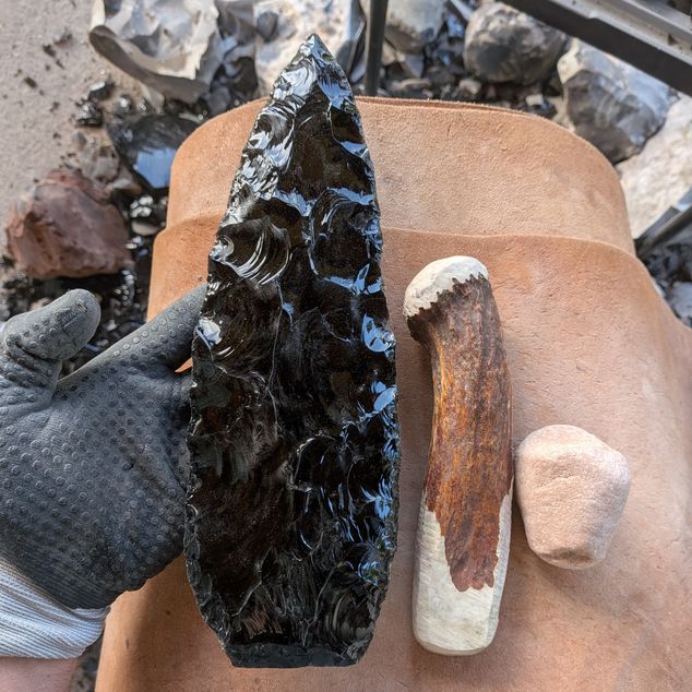 Pazourkový nůž – Dýka z obsidiánu  – obrázek 5 z 8
