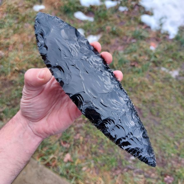 Pazourkový nůž – Velký listovitý hrot - obsidián – obrázek 4 z 5