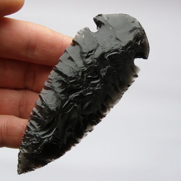 Americký hrot – Obsidiánový hrot s bočními vruby 2 – obrázek 2 z 4