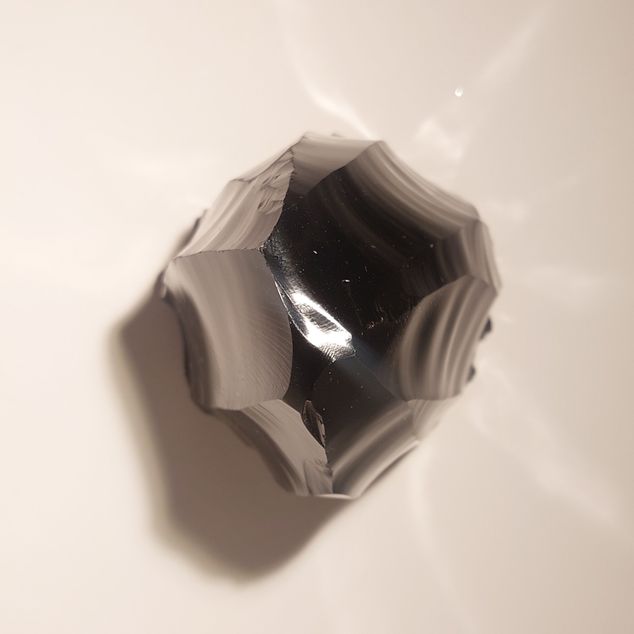 Pazourkový nůž – Obsidiánové jádro 1 – obrázek 5 z 6