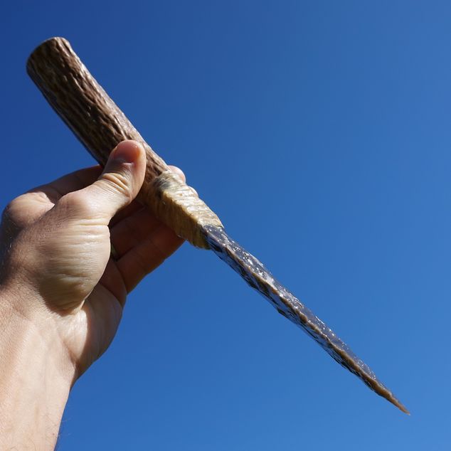 Pazourkový nůž – Dýka - listovitý hrot v losím parohu – obrázek 4 z 5