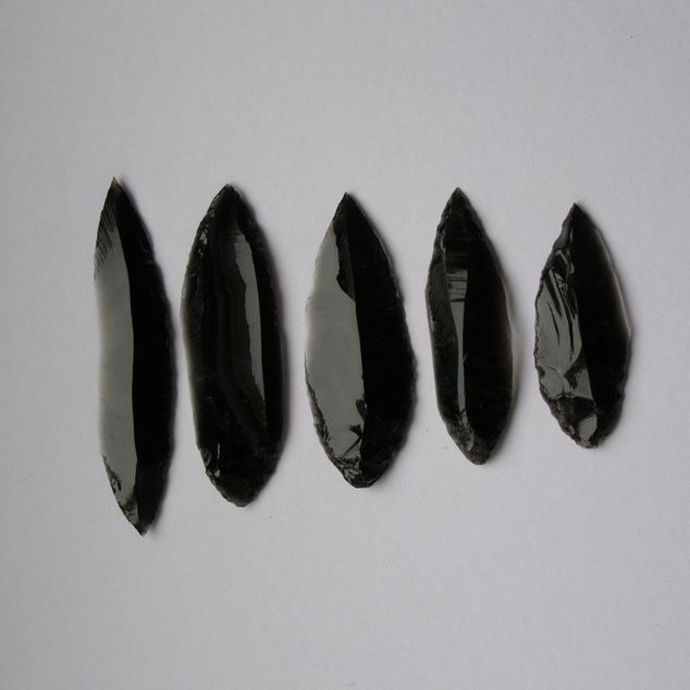 Pazourkový nůž – Sada 5 dlouhých čepelových hrotů z obsidiánu – obrázek 13 z 13
