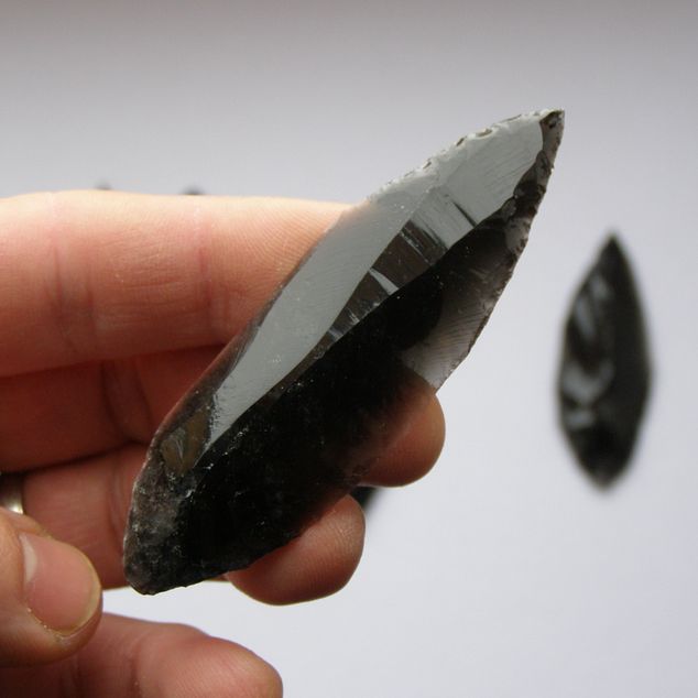 Pazourkový nůž – Sada 5 dlouhých čepelových hrotů z obsidiánu – obrázek 10 z 13