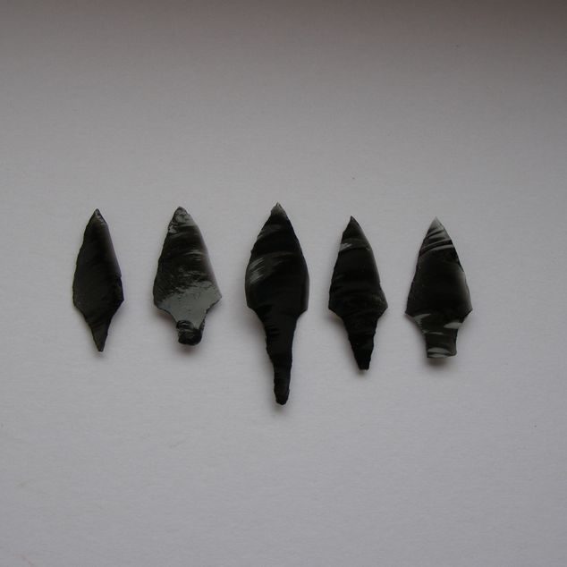 Šipka – Sada 5 malých obsidiánových hrotů s řapem – obrázek 4 z 8