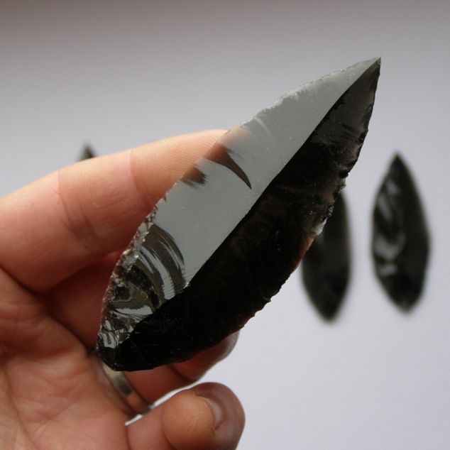 Pazourkový nůž – Sada 5 dlouhých čepelových hrotů z obsidiánu – obrázek 9 z 13