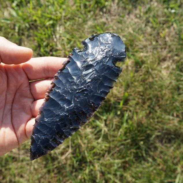 Americký hrot – Velký obsidiánový hrot s bočními vruby – obrázek 4 z 5