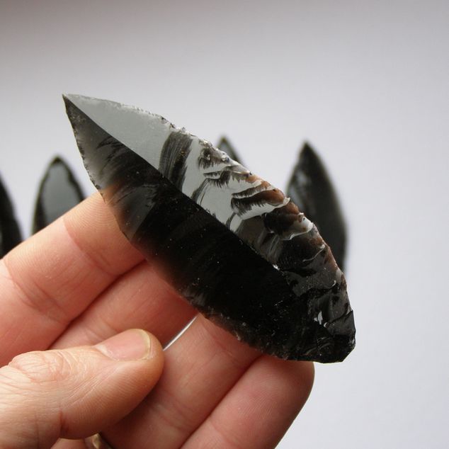 Pazourkový nůž – Sada 5 dlouhých čepelových hrotů z obsidiánu – obrázek 8 z 13
