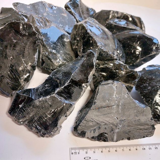 Výukový set – Surovina černý obsidián 4 kg – obrázek 1 z 6