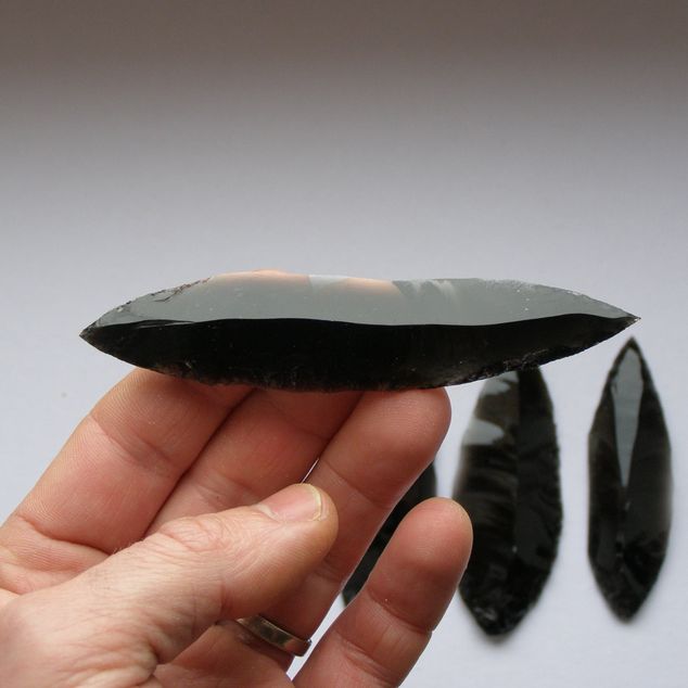 Pazourkový nůž – Sada 5 dlouhých čepelových hrotů z obsidiánu – obrázek 5 z 13