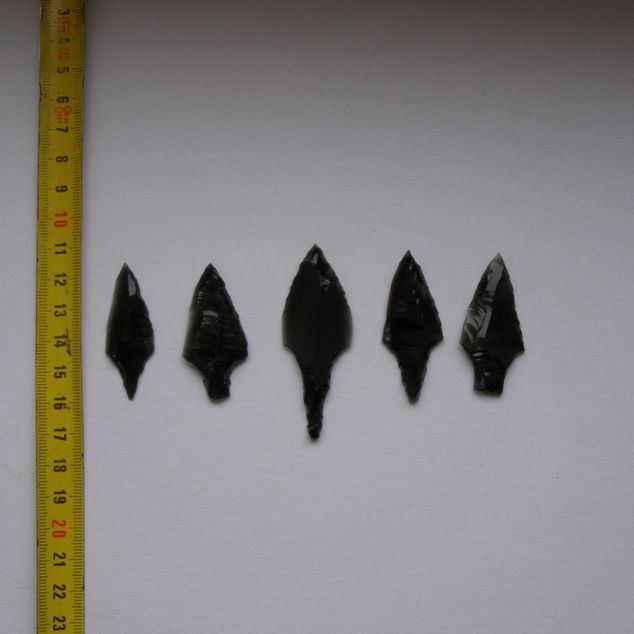 Šipka – Sada 5 malých obsidiánových hrotů s řapem – obrázek 3 z 8