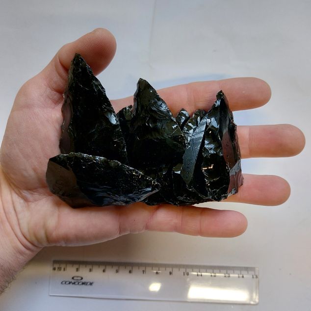Výukový set – Preformy ke štípání hrotů z obsidiánu 10 ks – obrázek 2 z 4