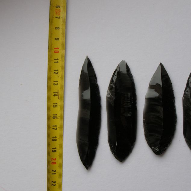 Pazourkový nůž – Sada 5 dlouhých čepelových hrotů z obsidiánu – obrázek 2 z 13