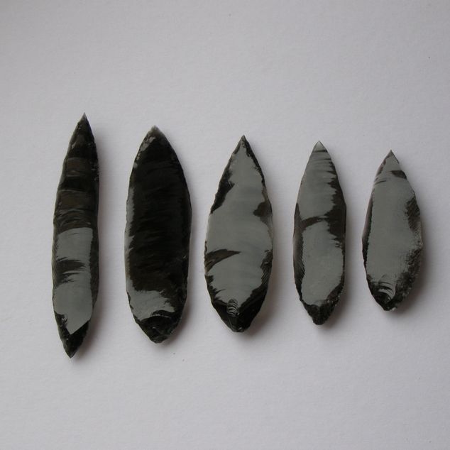 Pazourkový nůž – Sada 5 dlouhých čepelových hrotů z obsidiánu – obrázek 4 z 13